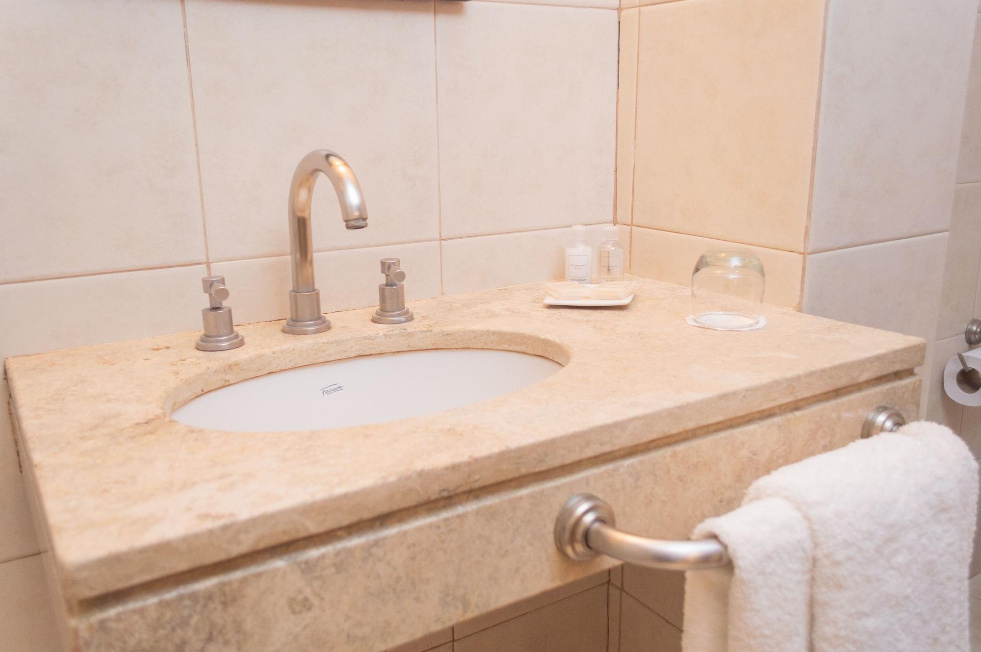 Kenton Palace Hotel 4*